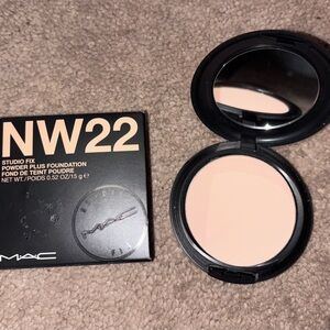 MAC Cosmetics Studio Fix Powder Plus Foundation NW22